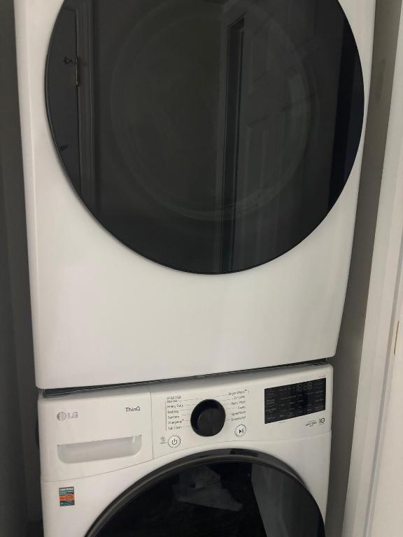 Building Photo - 2200 Spring Creek Ln