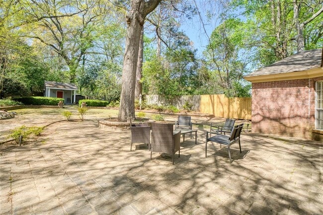 Building Photo - 561 Pine Tree Ln