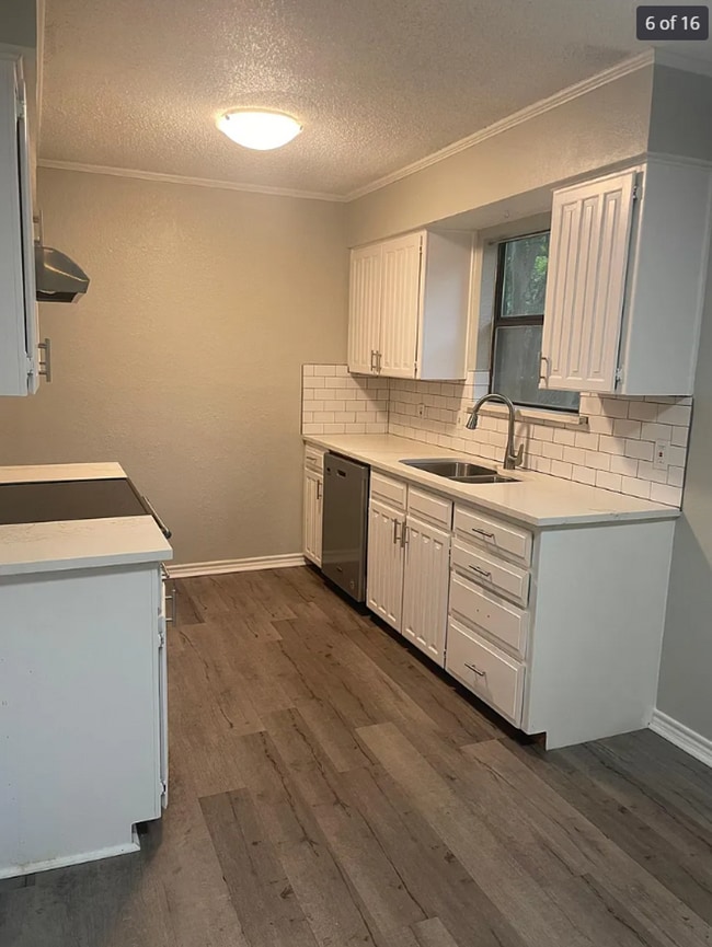 Building Photo - 6003 Brentcove Dr