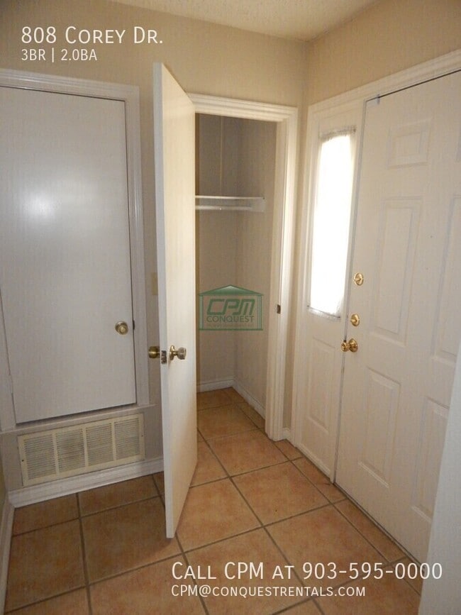 Building Photo - 808 Corey Dr