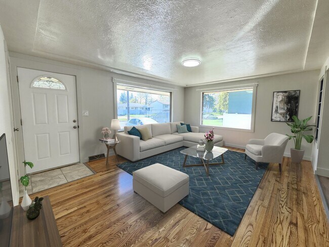 Building Photo - $1,800 - 4 Bed / 1 Bath Home with Fully Fe...