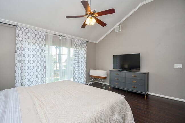 Building Photo - 7318 River Garden Dr