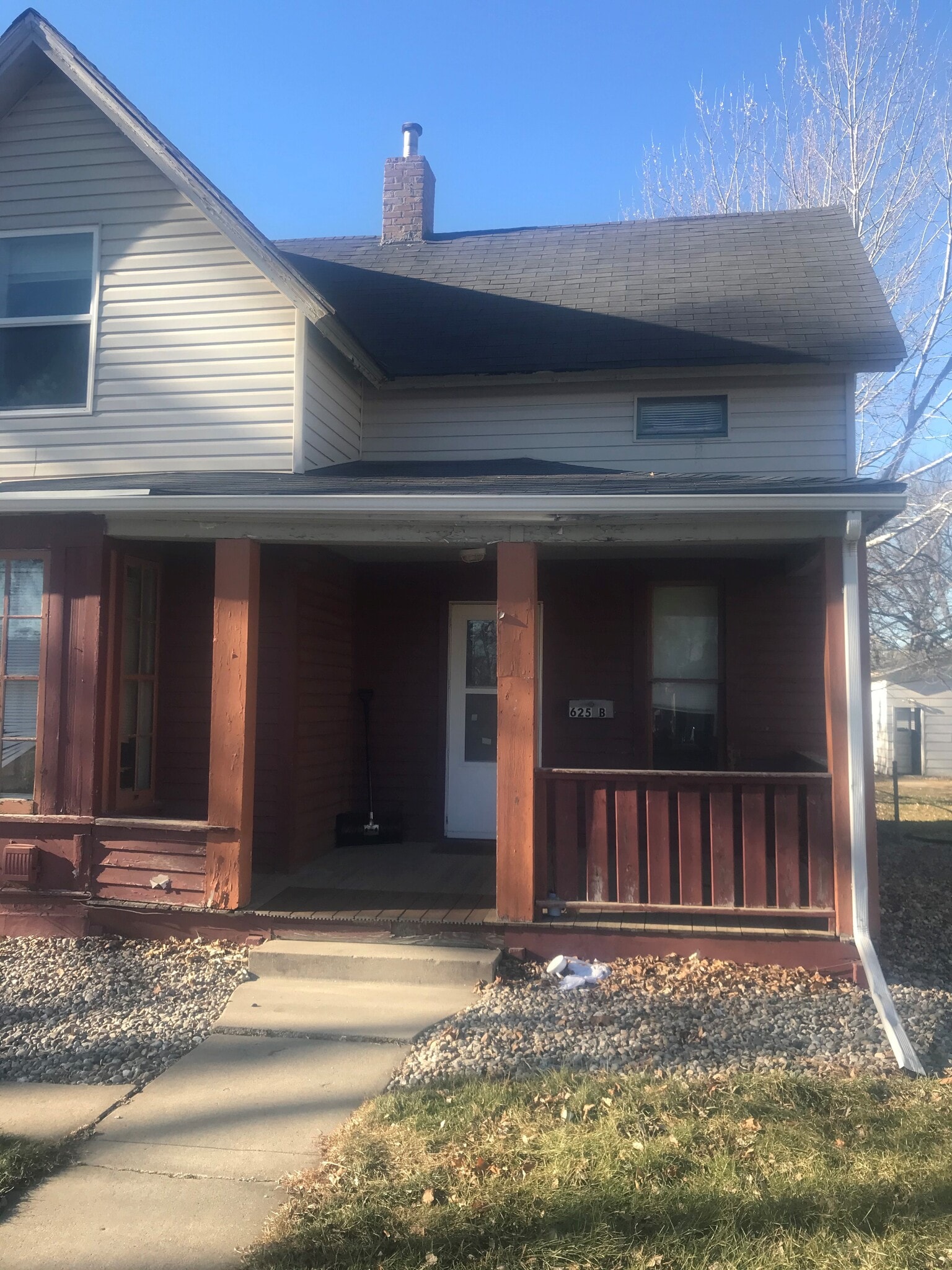 B side - 625 14th Ave