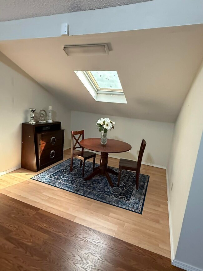 Building Photo - 3110 Jacaranda Dr