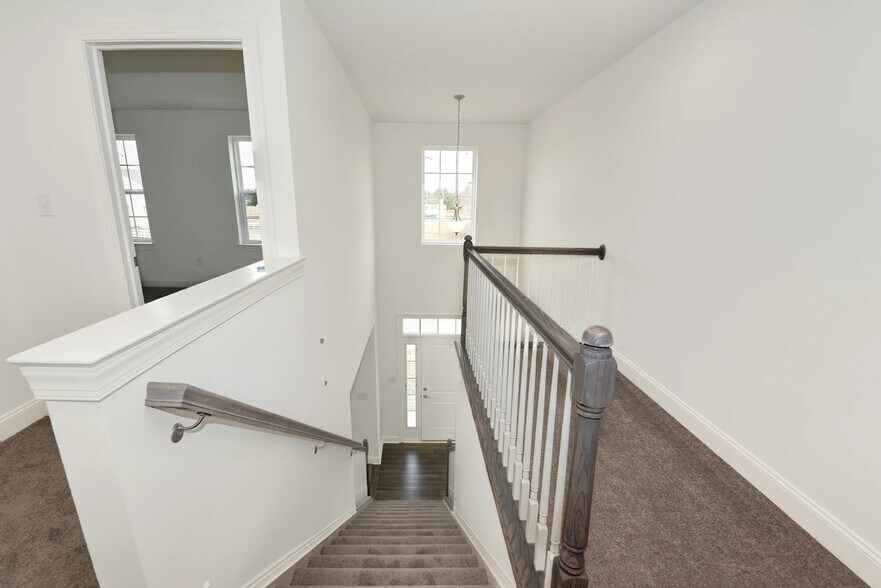 Building Photo - 636 McCracken Dr