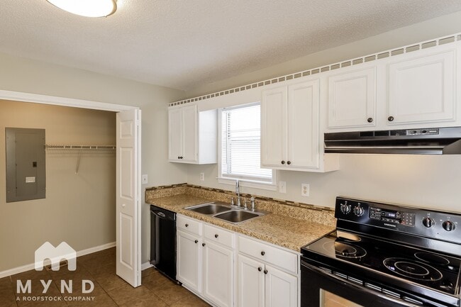Building Photo - 1017 Mountain Dr