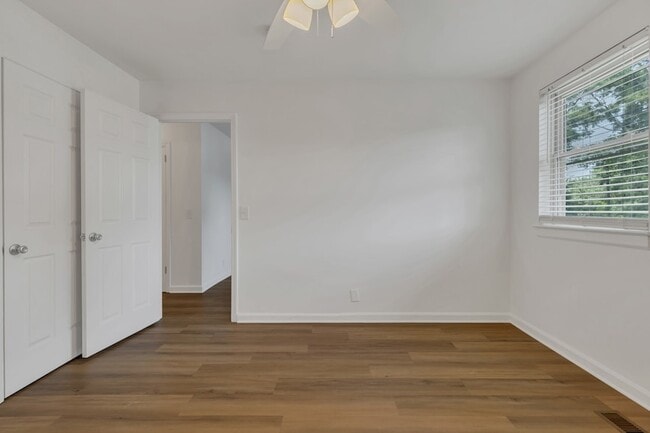 Building Photo - 1610 17th Ave N