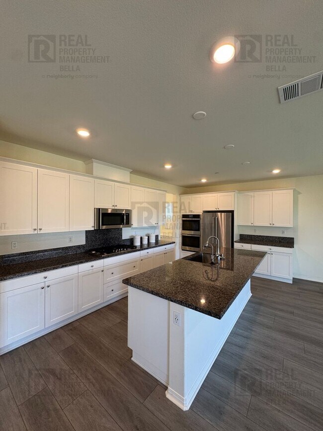 Building Photo - Cul-De-Sac Home in Heritage Lake Featuring Downstairs Bedroom & Bath + Loft