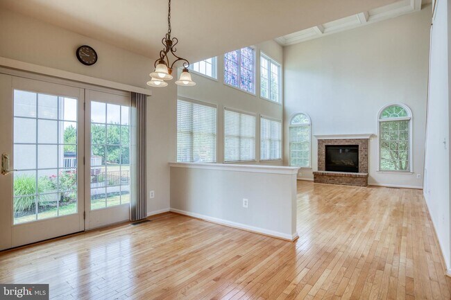 Building Photo - 1001 Meadow Ct