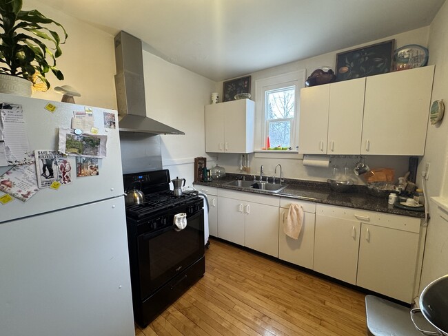 Building Photo - 28W573 Stafford Pl