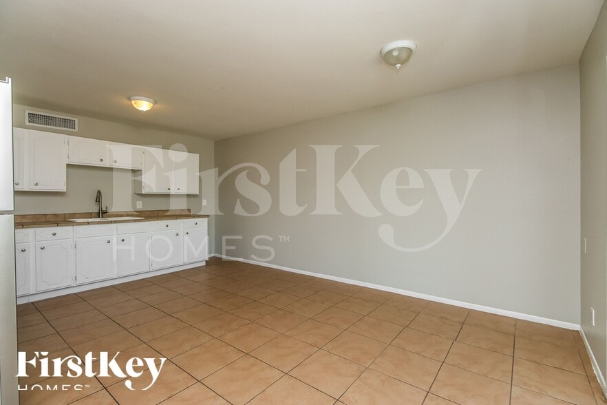 Building Photo - 5213 S 47th Pl