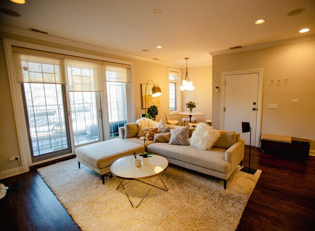 Building Photo - 843 W Fletcher St