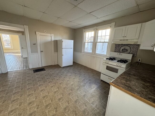 Building Photo - 615 44th St