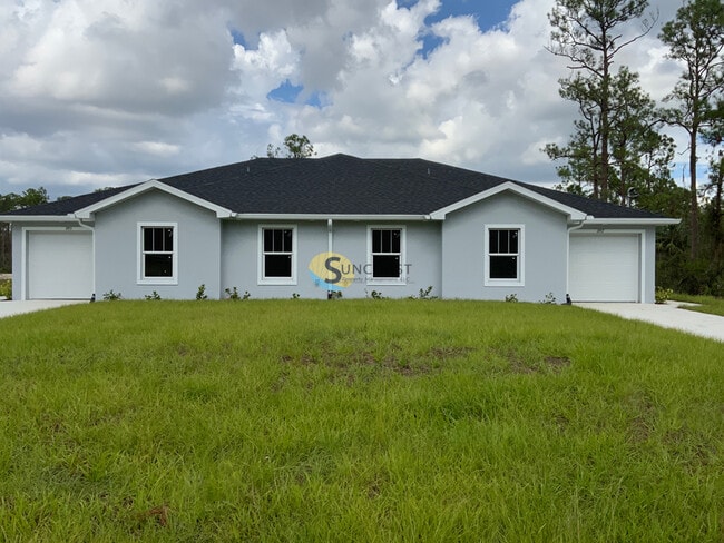 Primary Photo - 2 Bed/2 Bath Duplex In Lehigh Acres!