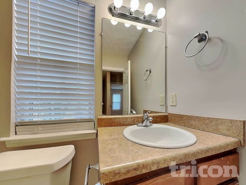 Building Photo - 1399 Ling Dr