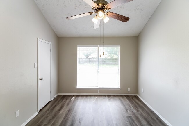 Building Photo - 3819 Old Post Rd