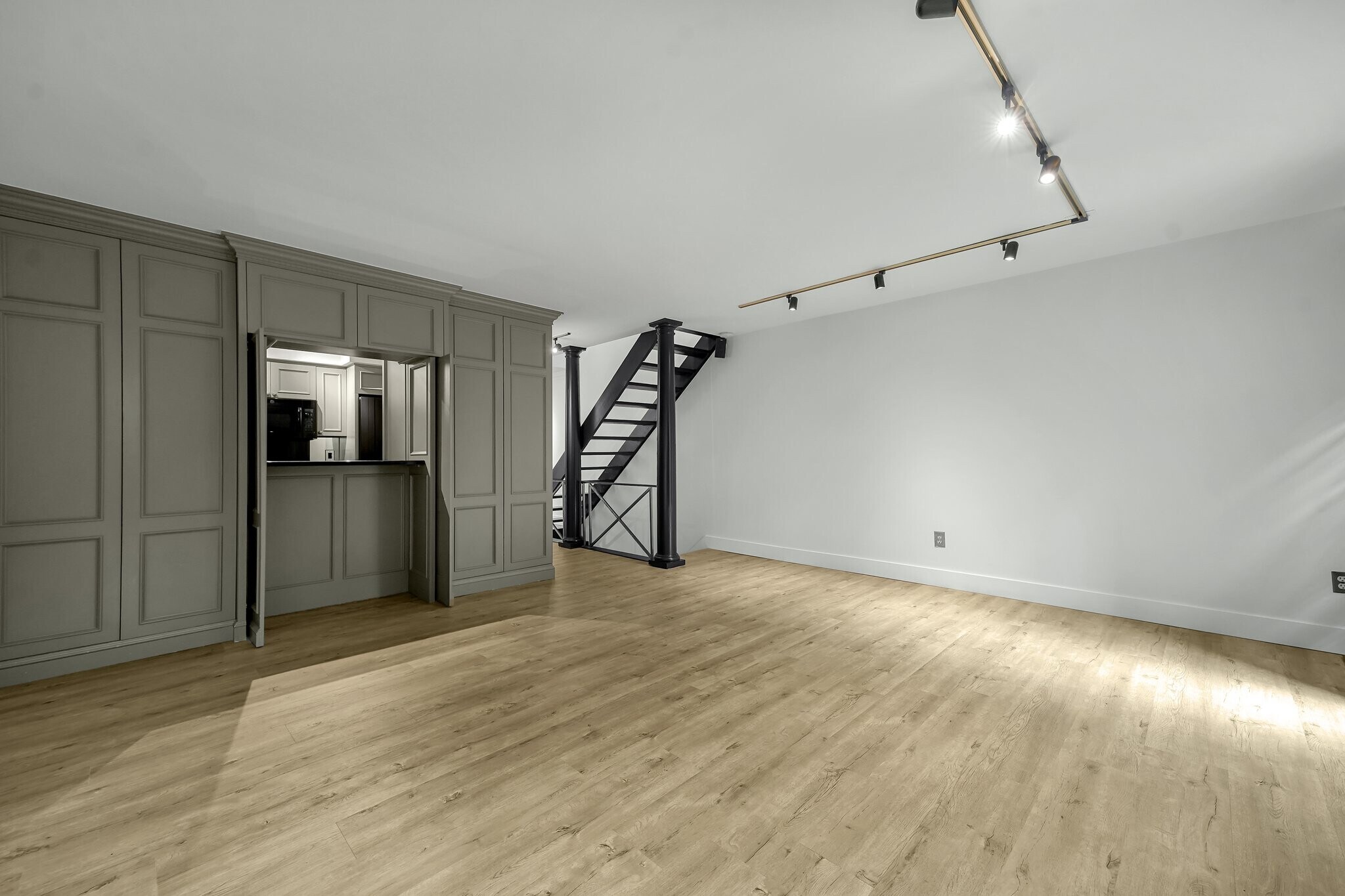 Building Photo - 992 Neil Ave