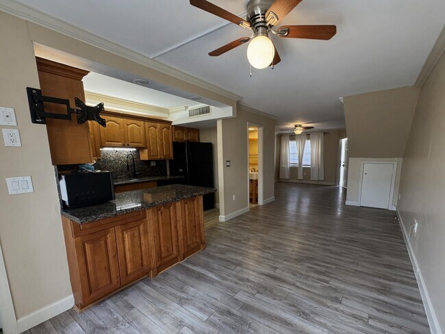 Building Photo - 5937 SW 36th Ct