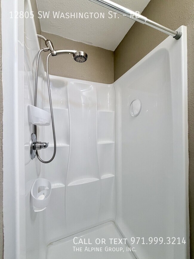 Building Photo - 12805 SW Washington St