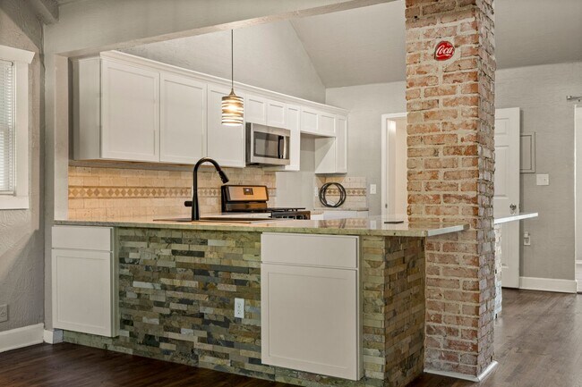 Building Photo - **CHARMING TULSA HOME FOR RENT — ONLY $1,300/MONTH!**