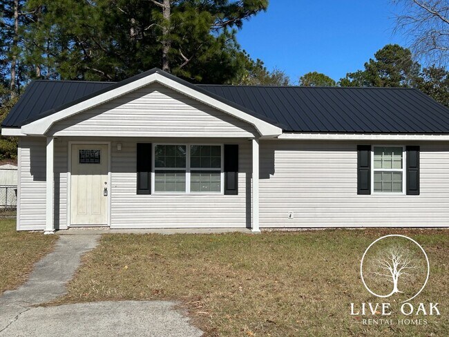 Building Photo - MOVE IN SPECIAL: $500 OFF 1ST MONTH'S RENT!**