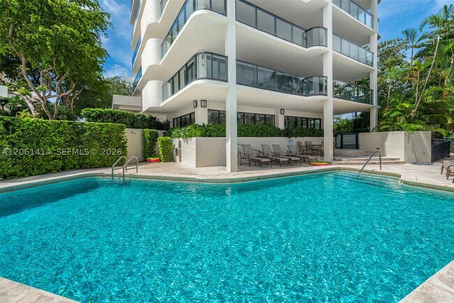Building Photo - 2575 S Bayshore Dr