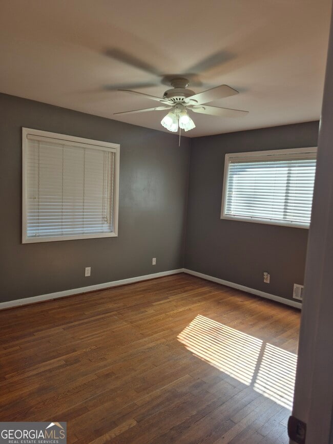 Building Photo - 2357 Crestcliff Dr