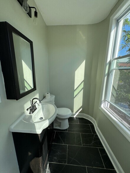 Building Photo - 495 Clinton Ave