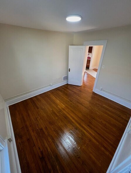 Building Photo - 808 Waverly Pl