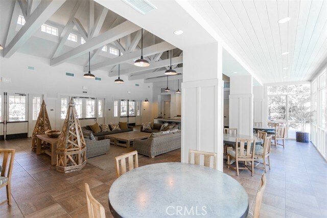 Building Photo - 54 Clifford