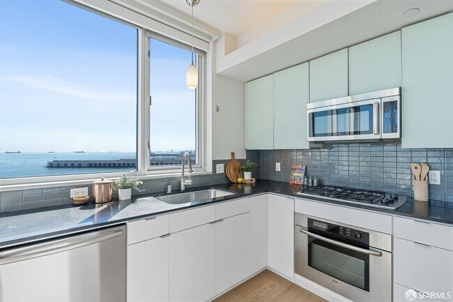 Building Photo - 501 Beale St