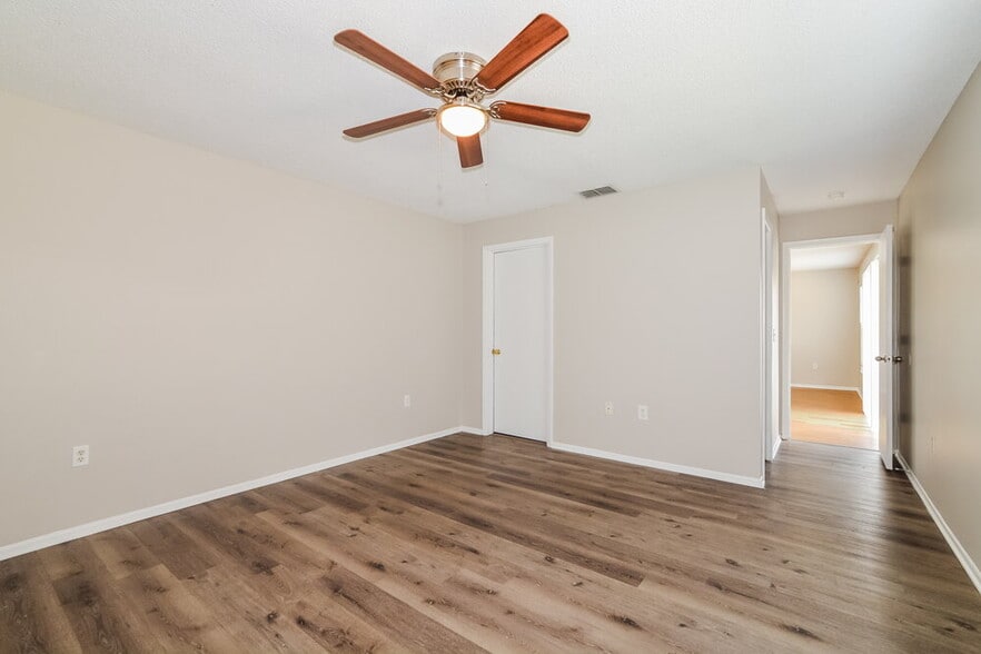 Building Photo - 3137 Holland Dr