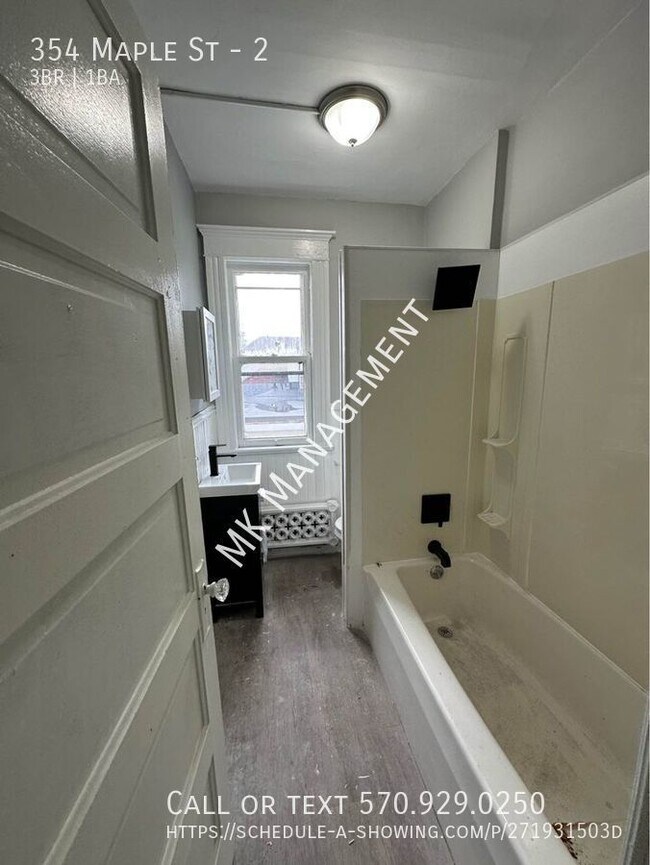 Building Photo - 352-354 Maple St