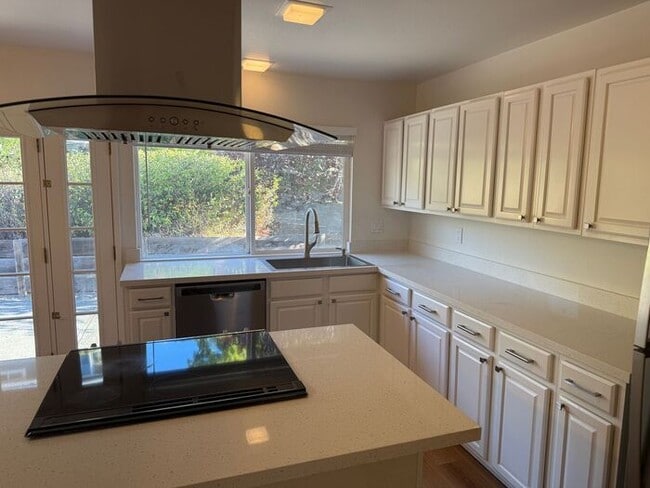 Building Photo - Newly remodeled single story home walking ...