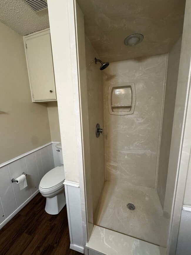 Building Photo - Large 2bedroom 2bathroom CH/A 2 car garage