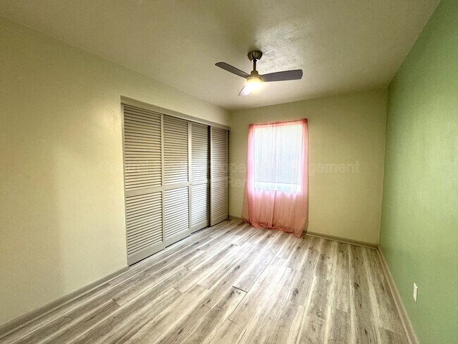 Building Photo - 1074 Gerona Ave