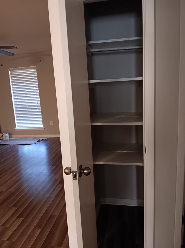 Building Photo - 8722 Orleans Dr