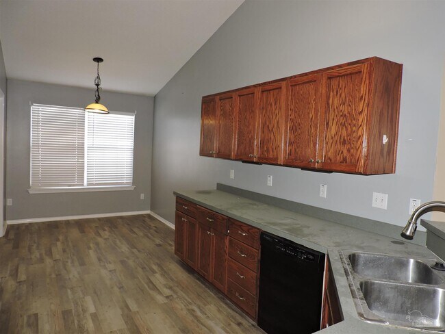 Building Photo - 724 Hanley Downs Dr