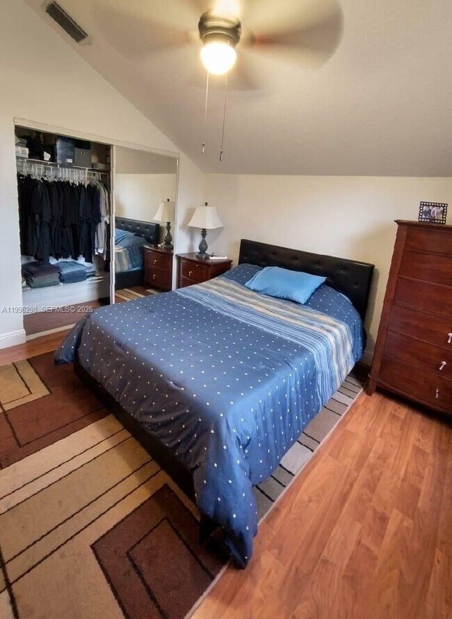 Building Photo - 1016 Via Jardin