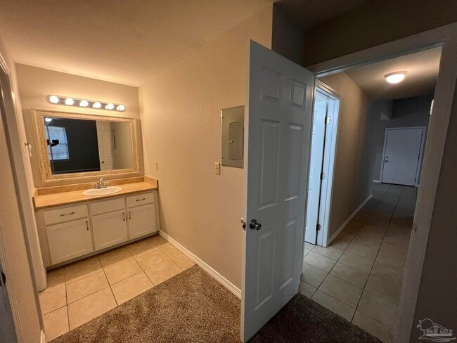 Building Photo - 9485 Sunnehanna Blvd