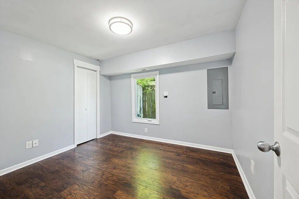 Building Photo - 330 Richmond Ave