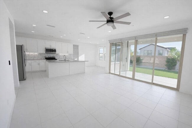 Building Photo - 35770 McCarthy St