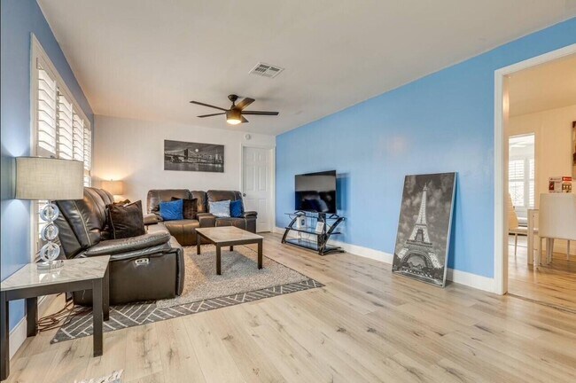 Building Photo - 4295 Crestdale St