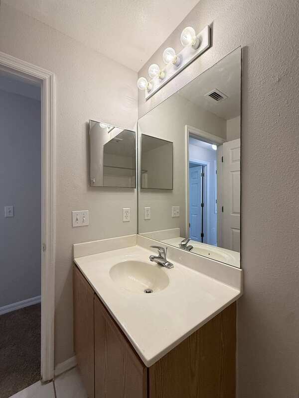 Building Photo - 13046 Waterbourne Dr