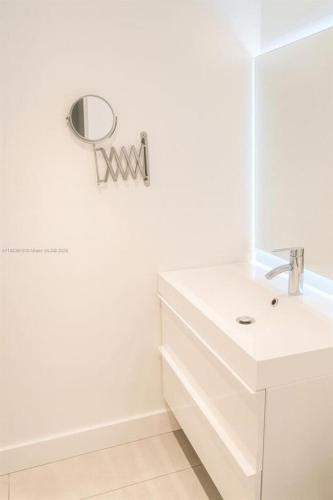 Building Photo - 1780 NE 191st St