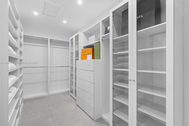 Building Photo - 205 N Hibiscus Dr
