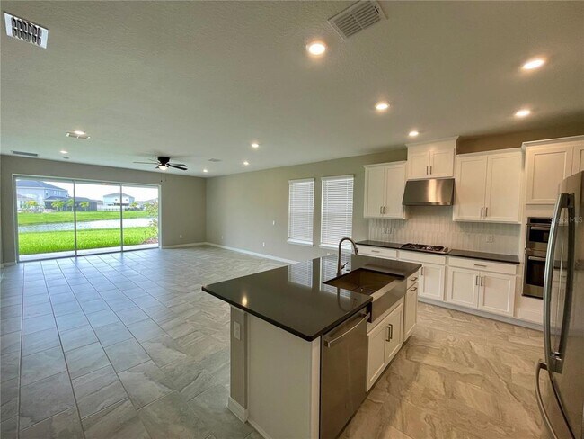 Building Photo - 5929 Oakhaven Ln