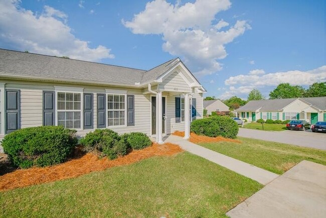 Building Photo - 402 Wincrest Ln