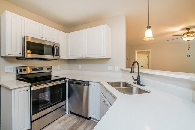 Building Photo - 145 Lynn Dr