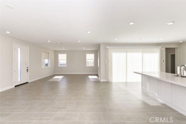 Building Photo - 132 Chorus